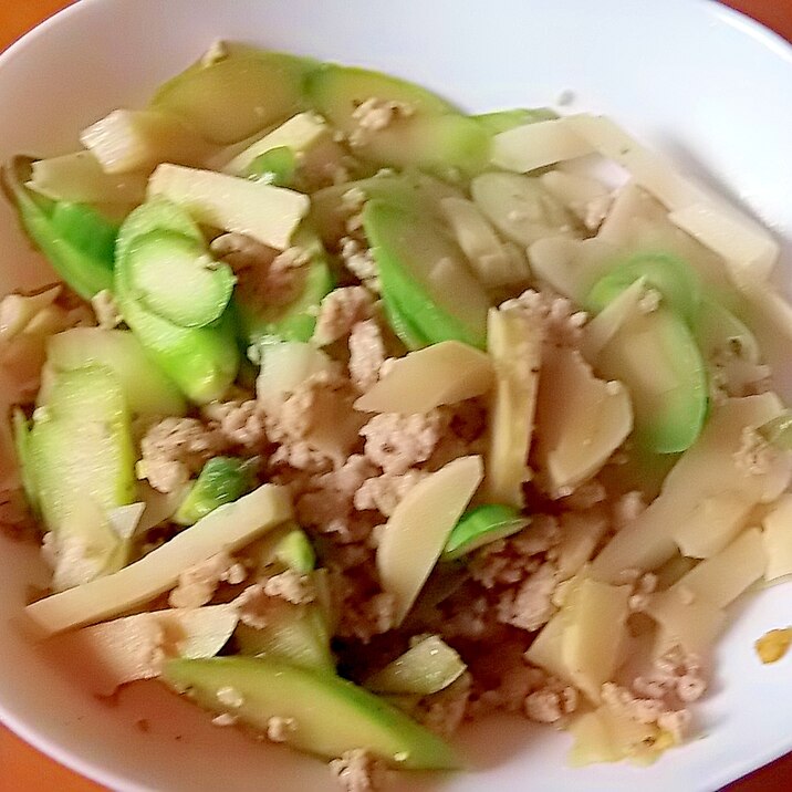 アスパラとタケノコと豚挽き肉のバター醤油炒め